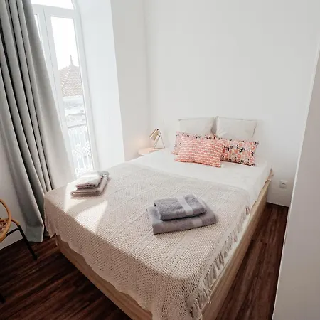 Apartmento Elegante Апартаменты *