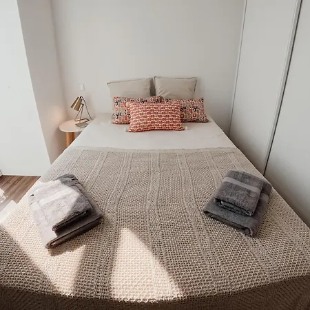 Apartmento Elegante Апартаменты *