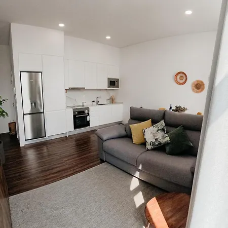 Apartmento Elegante Апартаменты *